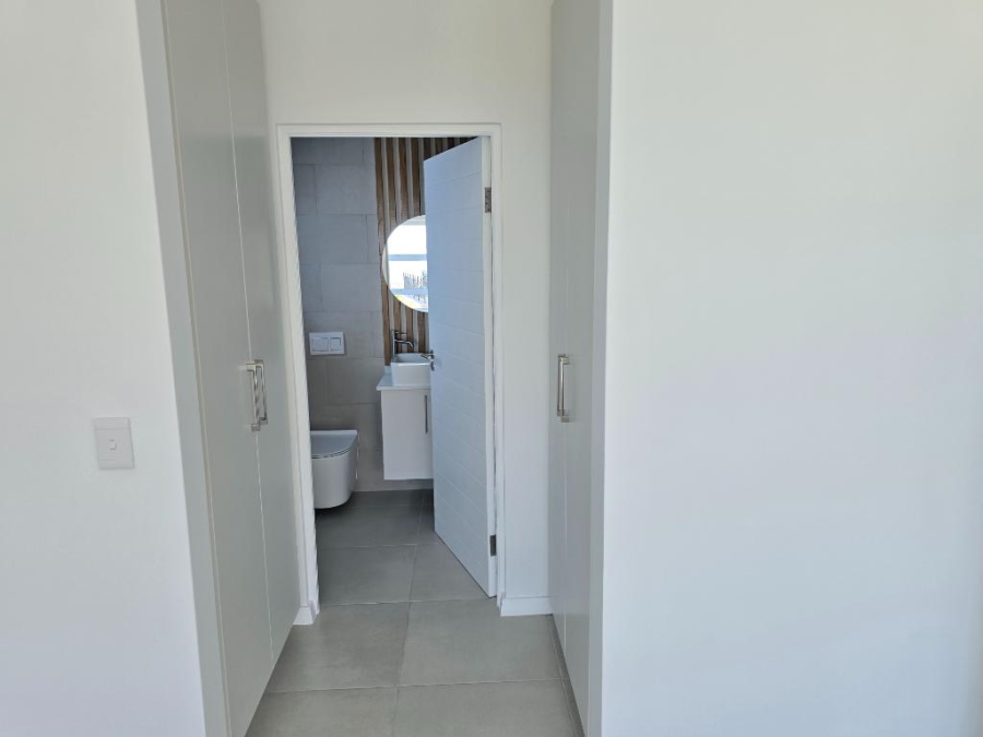 4 Bedroom Property for Sale in Whale Rock Heights Western Cape